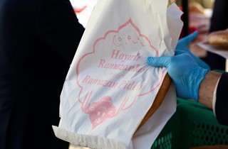 Gemlik Belediyesi’nden Ramazan Pidesi İkramı